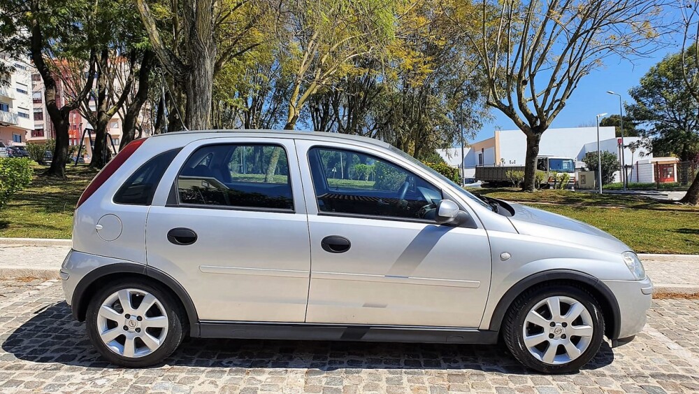 Venda (Usado) Carro Opel Corsa 1.2 i Twinport Enjoy 2005 Gasolina